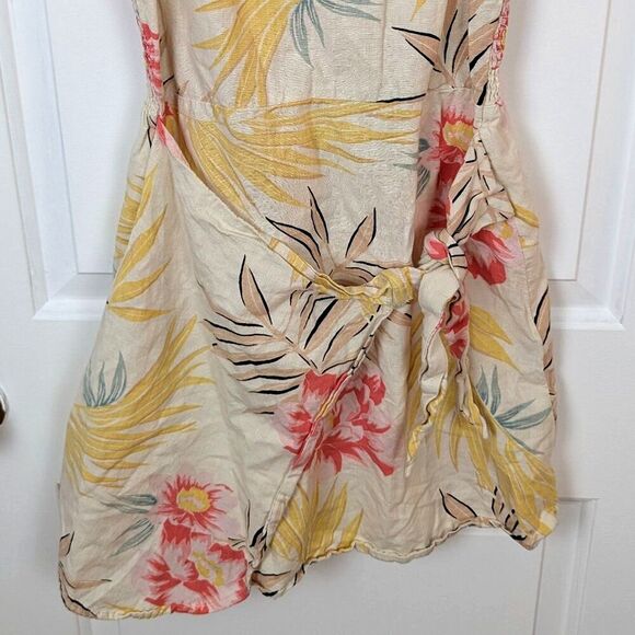 Billabong | Cream Tropical Floral Wrap Dress Size Small - Picture 3 of 9